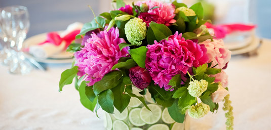 Send Handcrafted flowers and gifts in Hong Kong