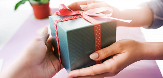 Send Handcrafted flowers and gifts in Hong Kong