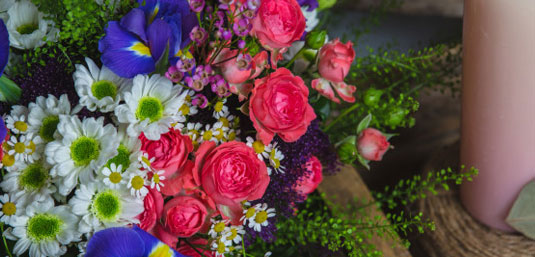 Send Handcrafted flowers and gifts in Hong Kong