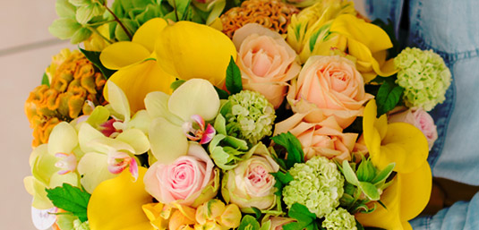 Send Handcrafted flowers and gifts in Hong Kong